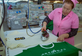 &laquo;Arkadag&raquo; &ndash; &laquo;Al-Nasr&raquo; futbol toparlarynyň duşuşygy mynasybetli &yacute;&ouml;rite sport lybaslary &ouml;nd&uuml;ril&yacute;&auml;r